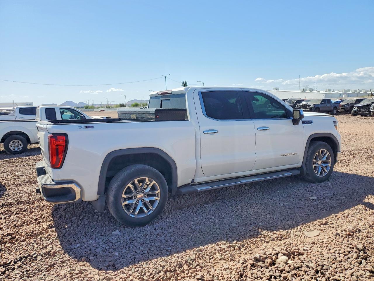 2021 GMC K1500 - Image 3