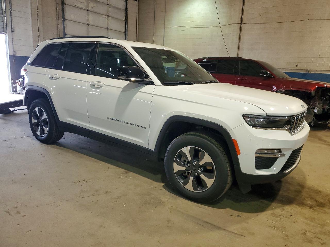 2025 Jeep Grand Cherokee 4Xe - Image 4