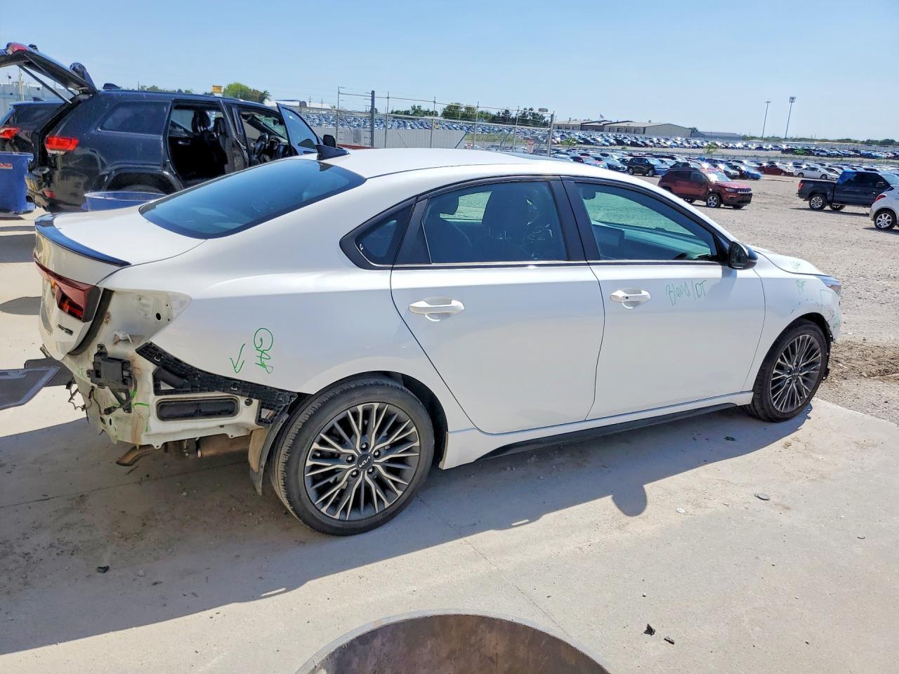 2023 Kia Forte Gt Line - Фото 3