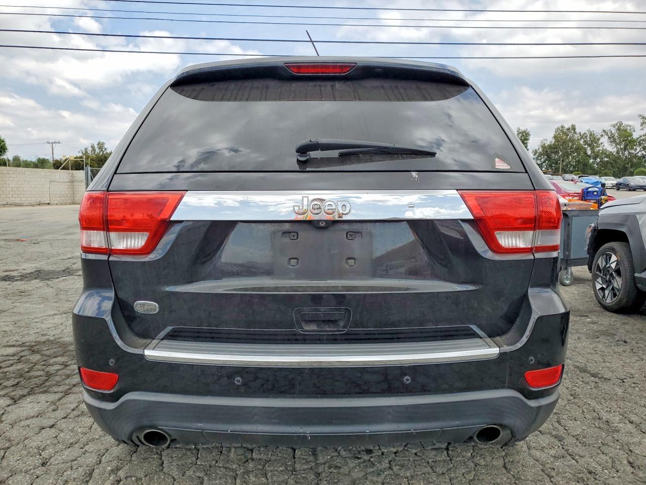 2012 Jeep Grand Cherokee Overland - Image 6