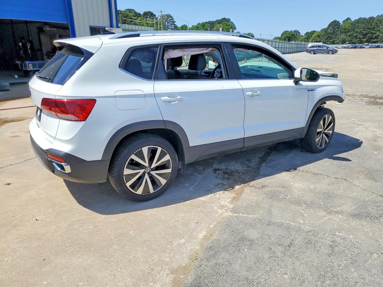 2024 Volkswagen Taos Se - Фото 3