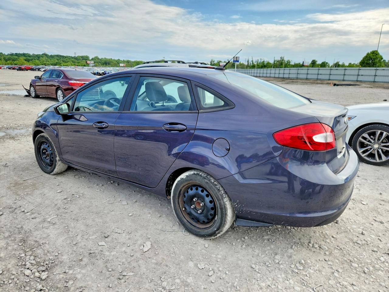 2013 Ford Fiesta - Фото 2