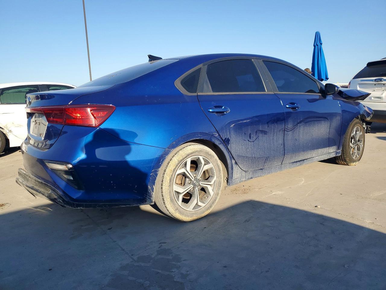 2019 Kia Forte Lxs - Image 3