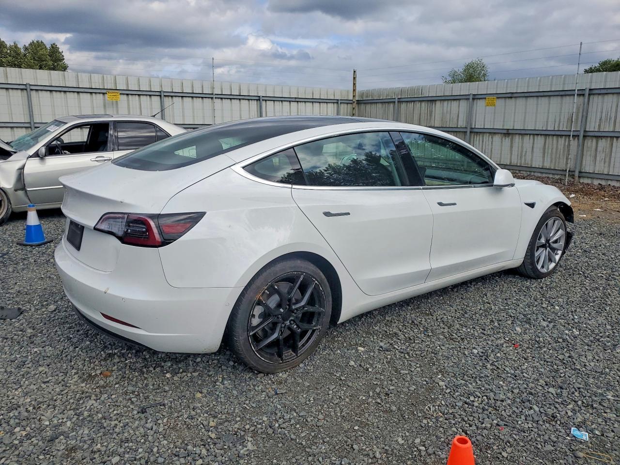 2020 Tesla Model 3 - Image 3