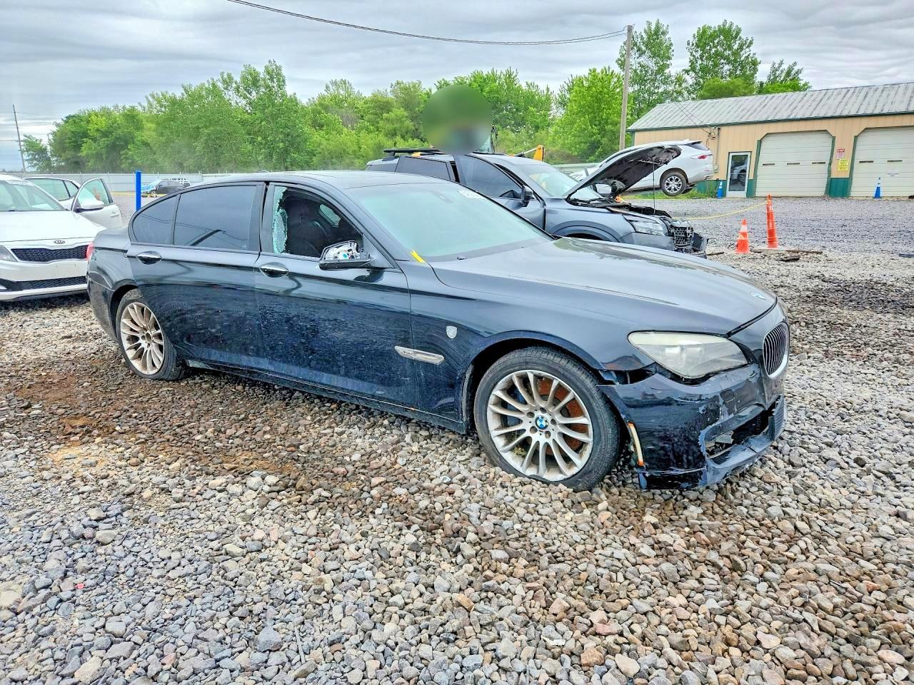 2012 BMW 750 Xi - Image 4