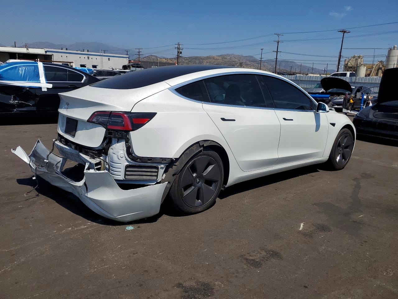 2023 Tesla Model 3 - Фото 3