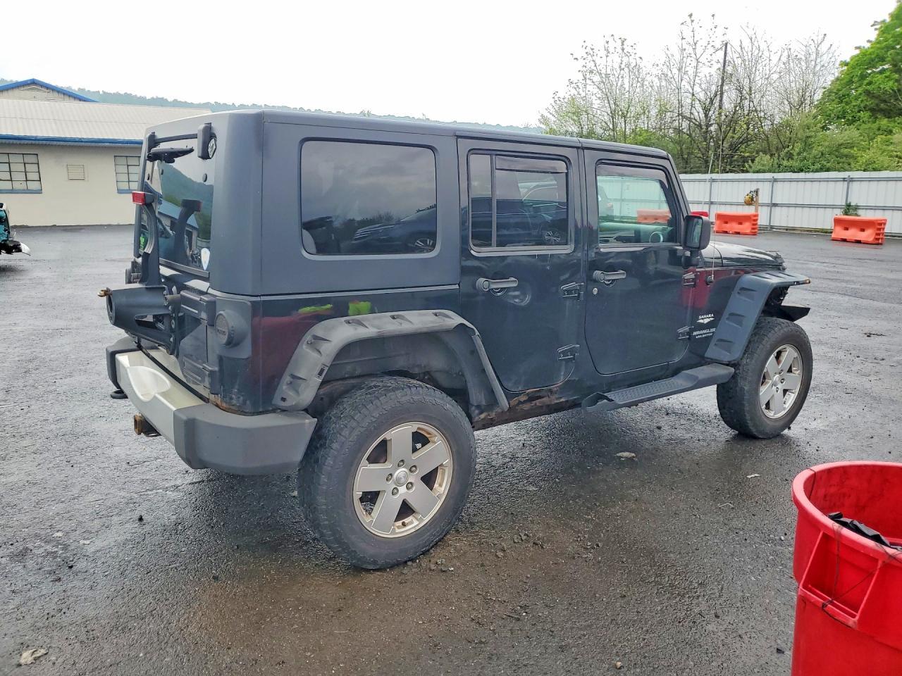 2010 Jeep Wrangler Unlimited Sahara - Фото 3