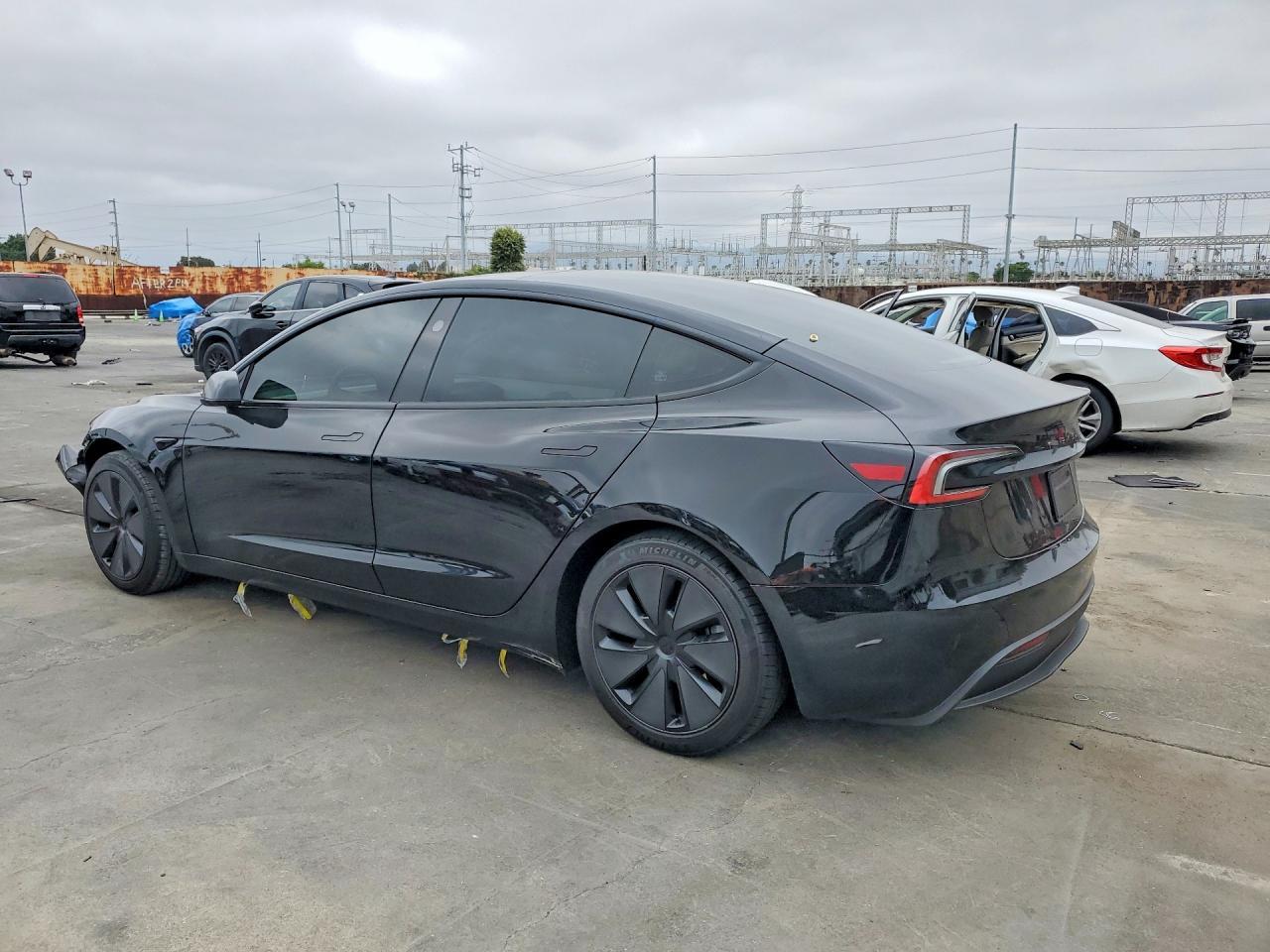 2024 Tesla Model 3 - Фото 2
