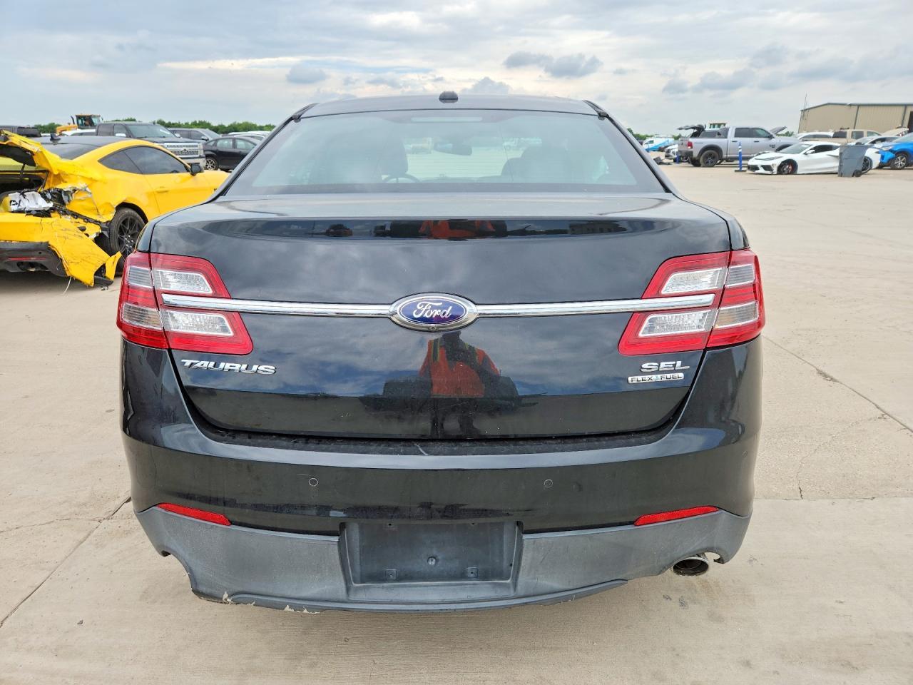 2015 Ford Taurus Sel - Image 6