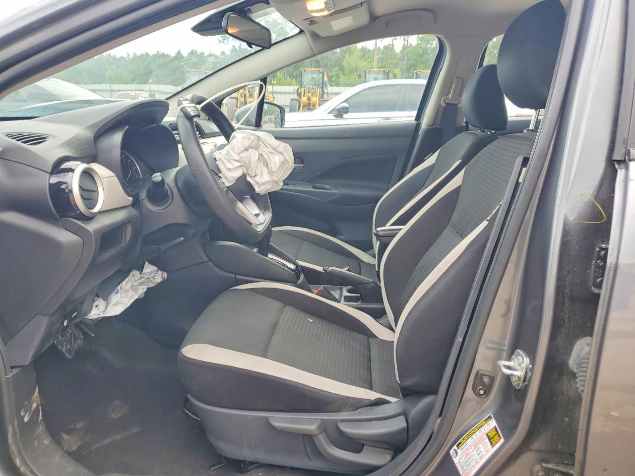 2022 Nissan Versa Sv - Image 7