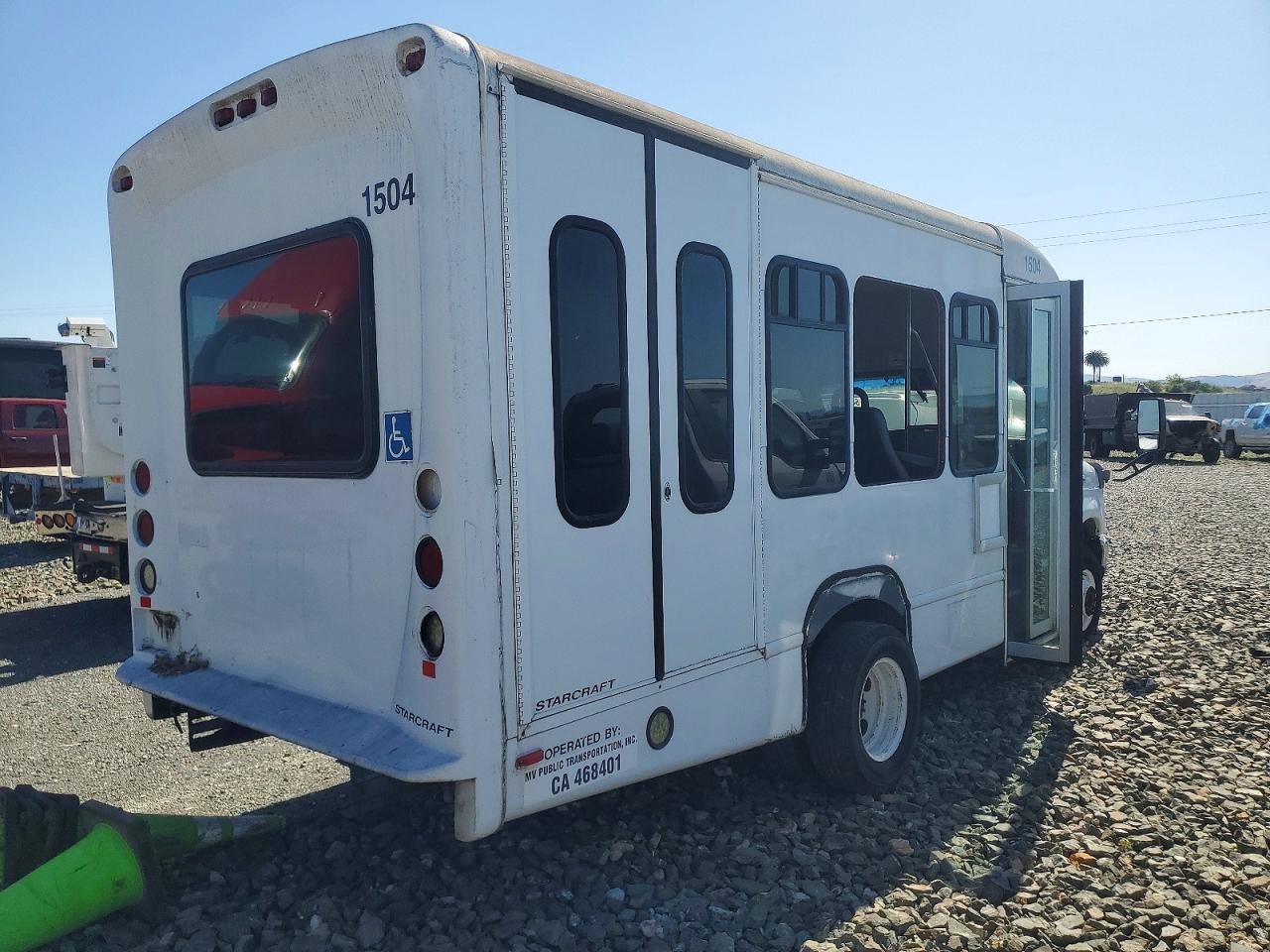 2013 Ford Econoline E350 Super Duty Cutaway Van - Фото 4