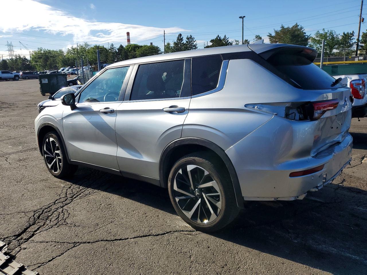 2022 Mitsubishi Outlander Es - Image 2