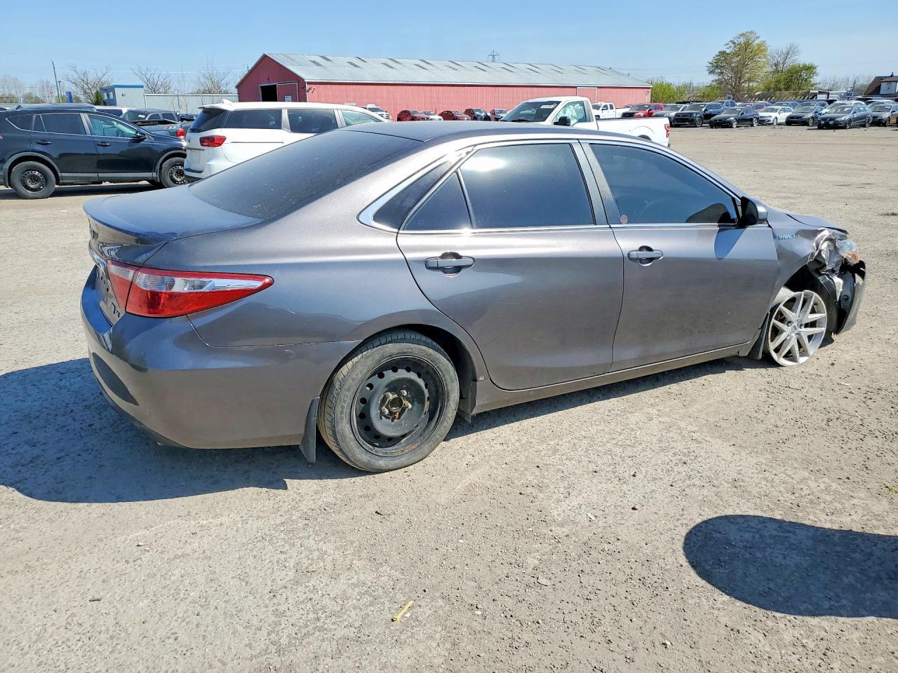 2017 Toyota Camry Hybrid Le - Image 3