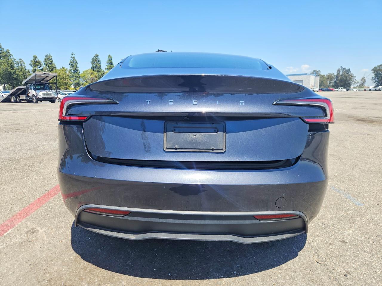 2025 Tesla Model 3 - Фото 6