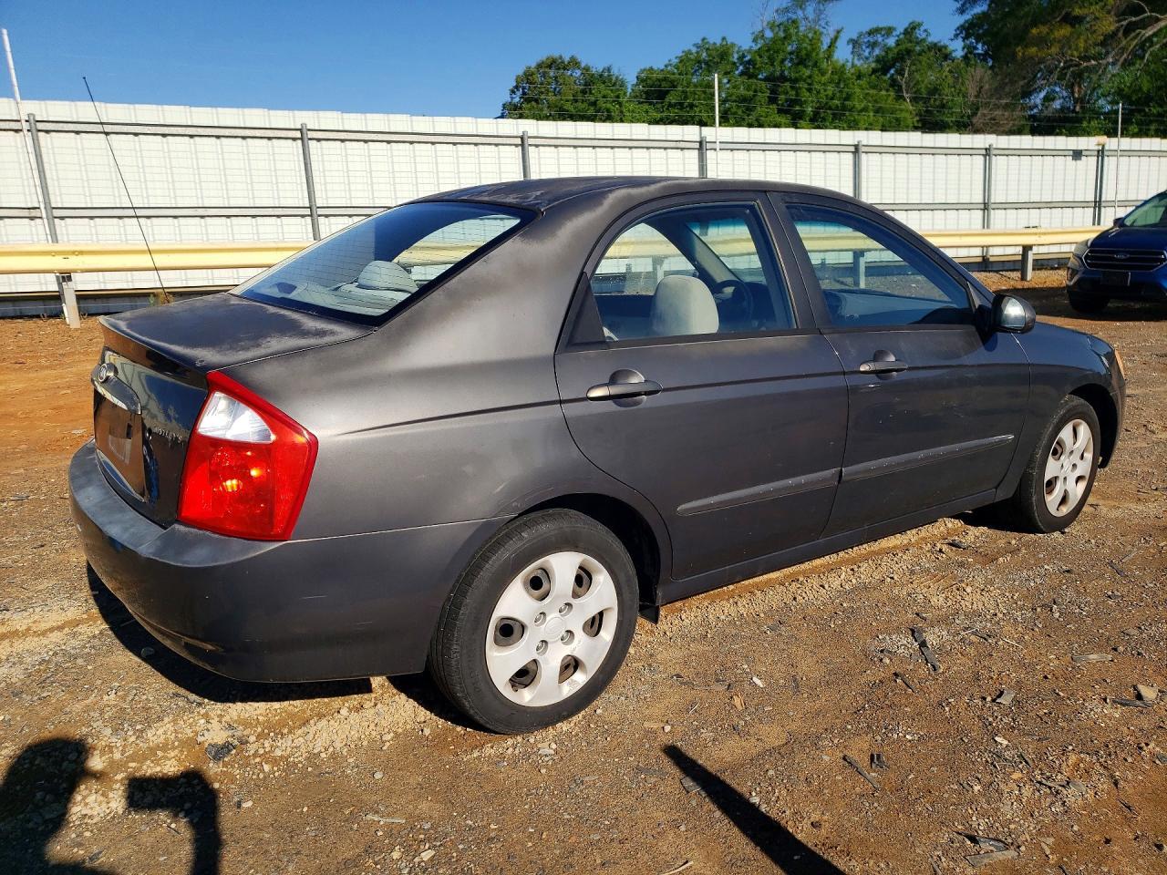 2004 Kia Spectra Lx - Image 3
