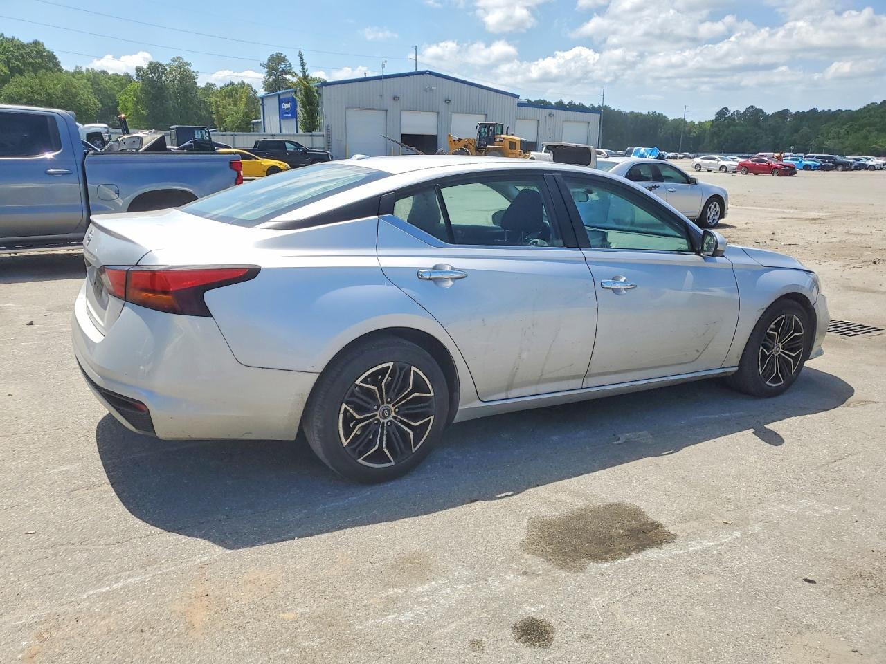 2020 Nissan Altima S - Image 3