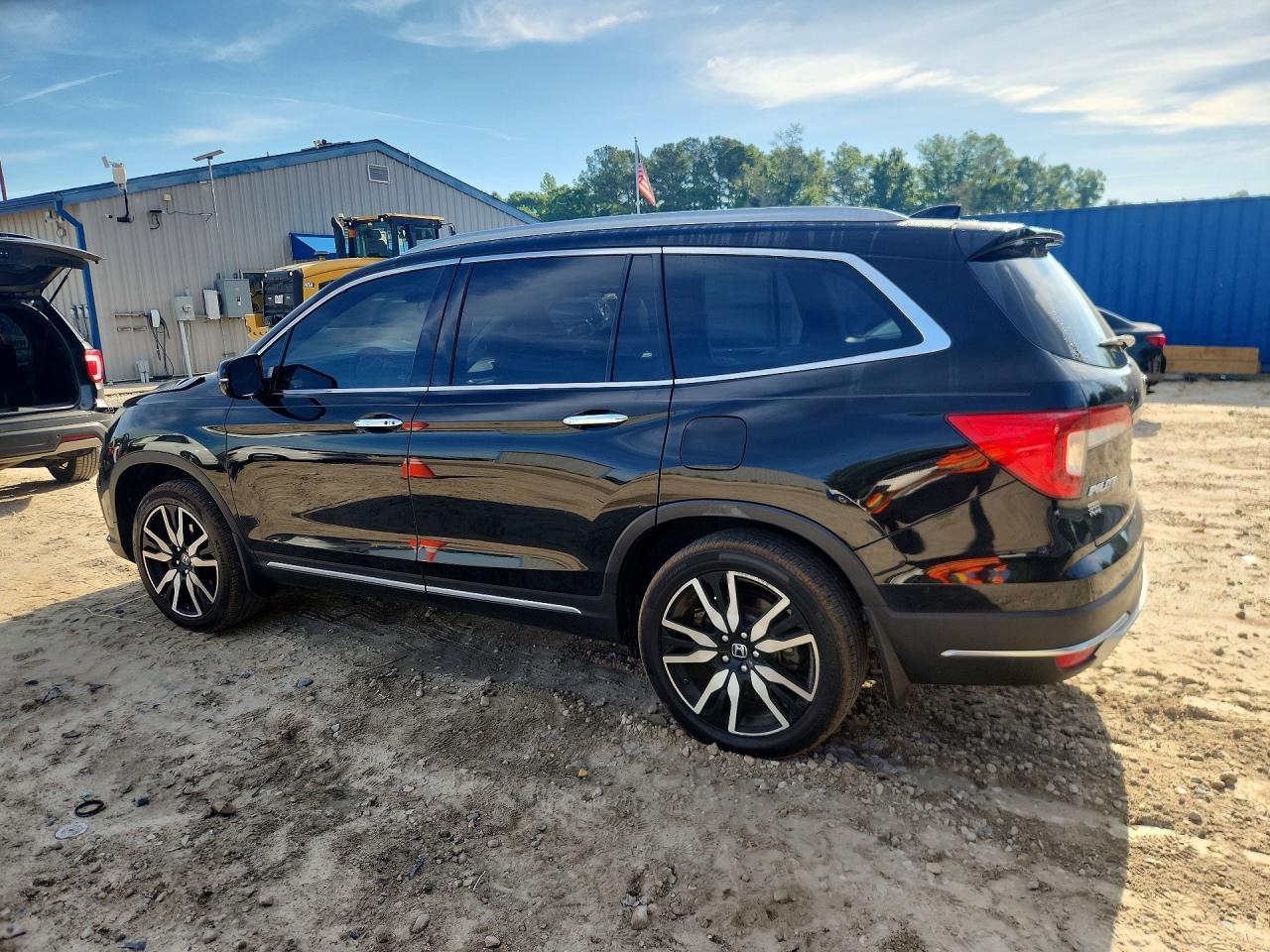 2019 Honda Pilot Touring - Image 2