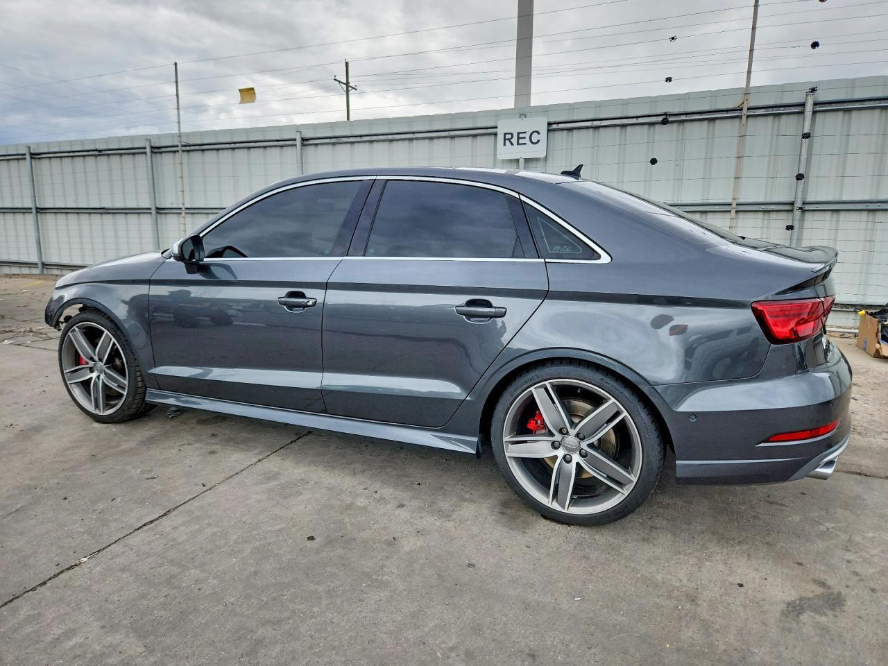 2019 Audi S3 Prestige - Фото 2