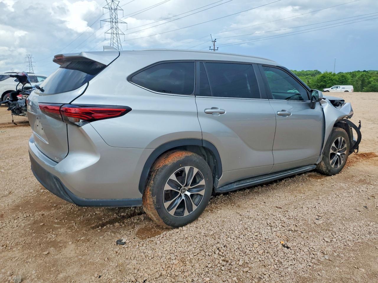 2023 Toyota Highlander Xle - Image 3
