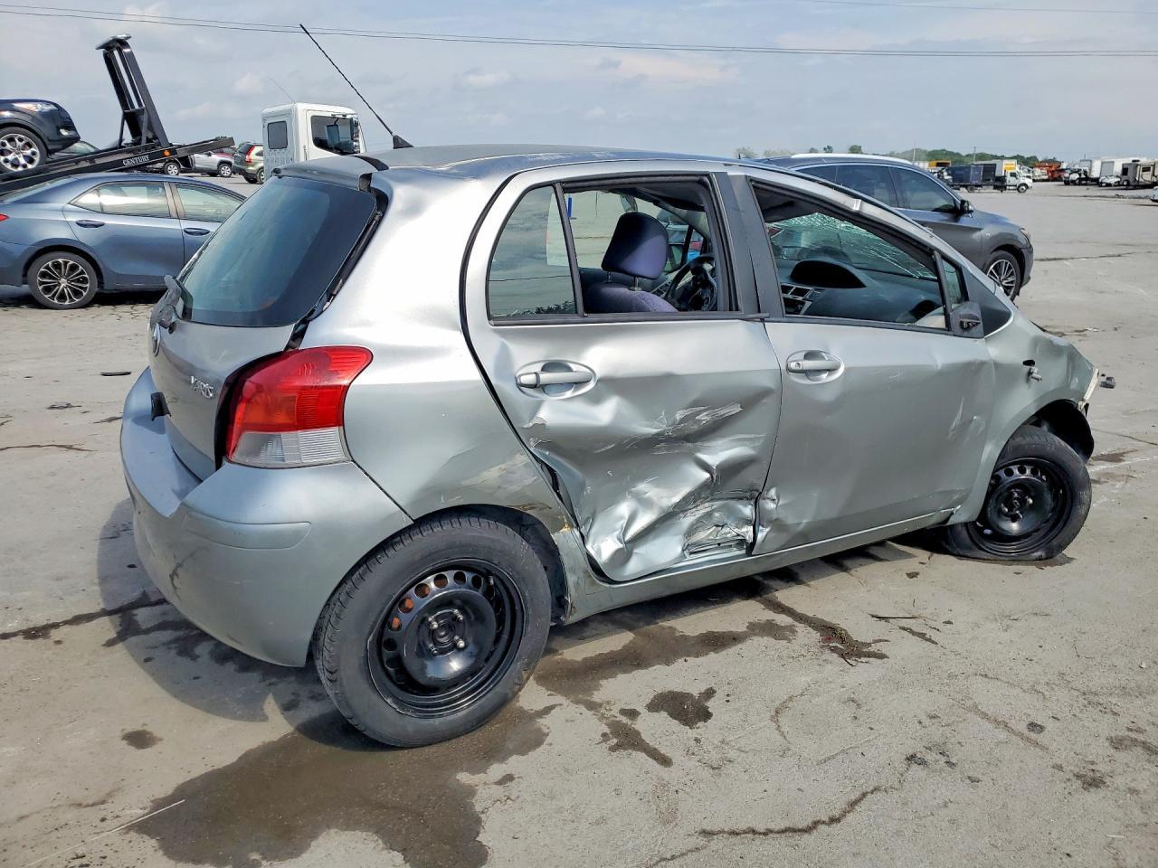 2010 Toyota Yaris Base - Фото 3