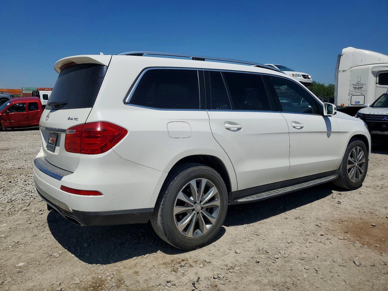 2014 Mercedes-Benz Gl 450 4Matic - Image 3