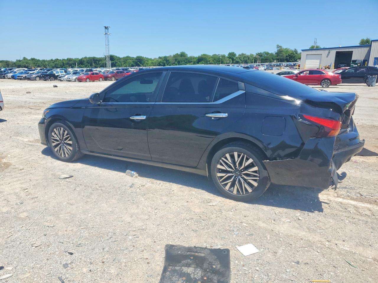 2023 Nissan Altima - Image 2