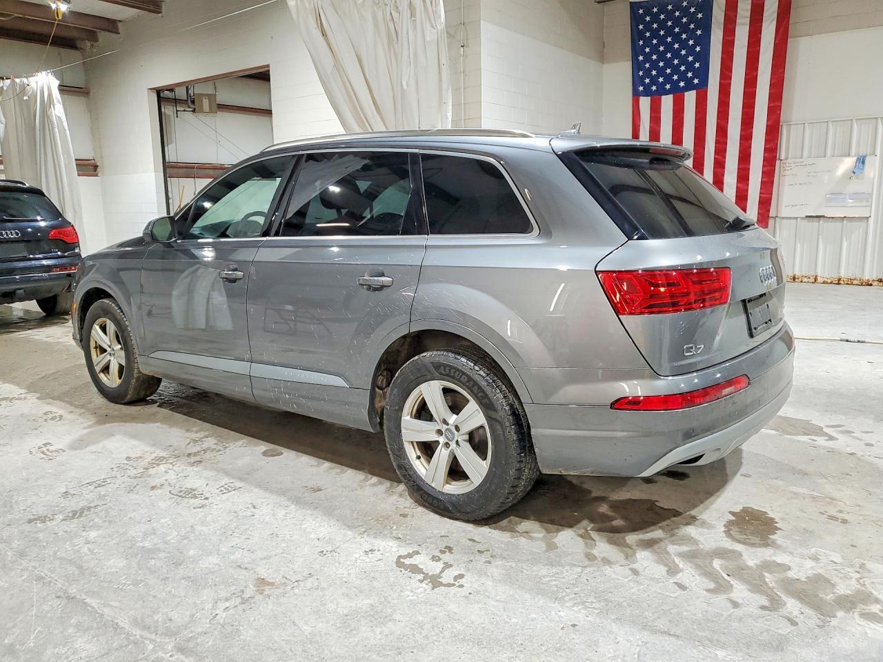 2018 Audi Q7 Premium Plus - Image 2