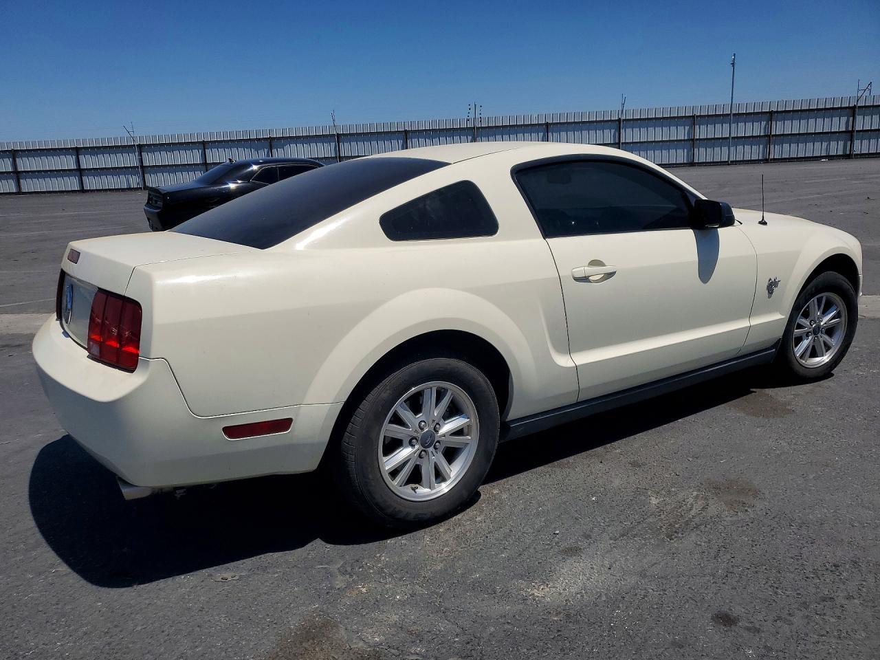 2009 Ford Mustang - Фото 3