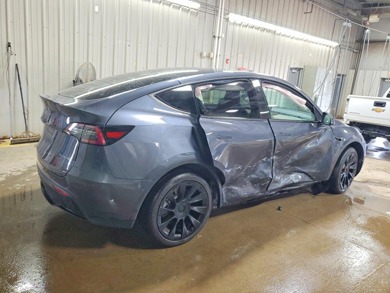 2023 Tesla Model Y - Image 3