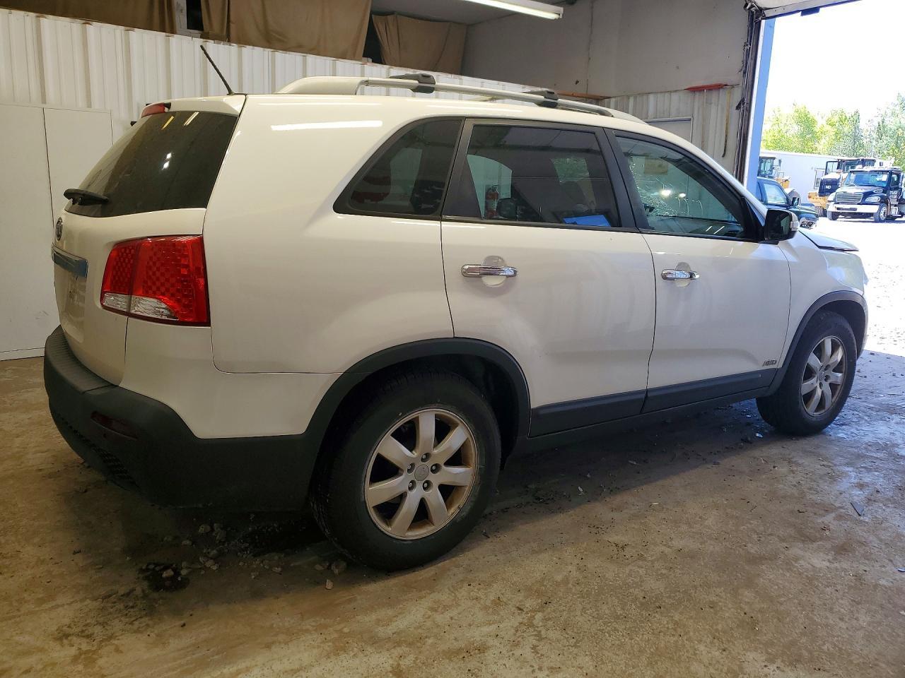 2012 Kia Sorento Lx - Image 3