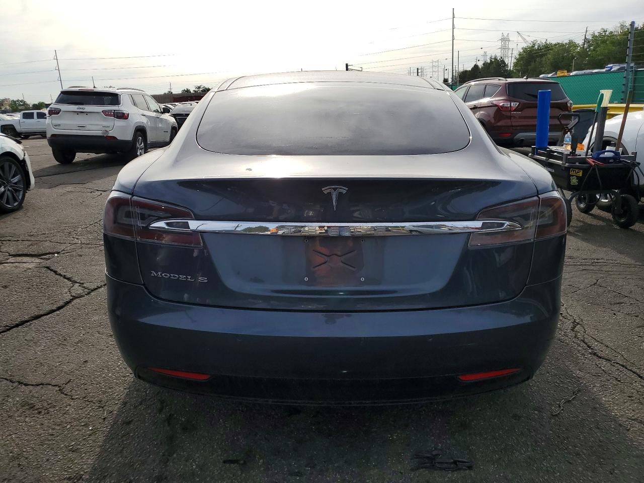 2016 Tesla Model S - Image 6