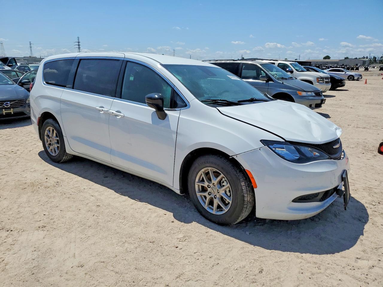 2025 Chrysler Voyager Lx - Фото 4