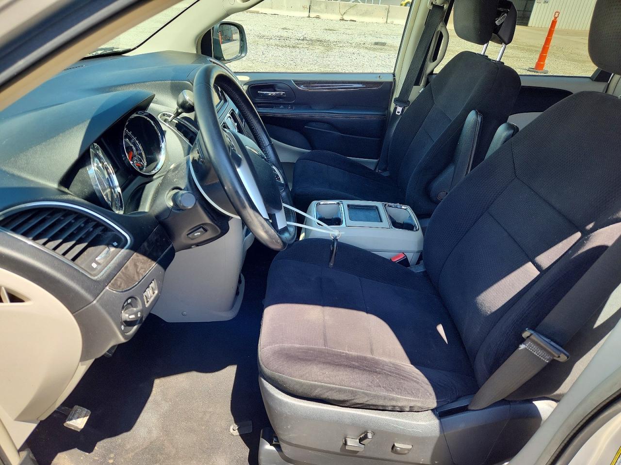 2011 Chrysler Town & Country Touring - Фото 7