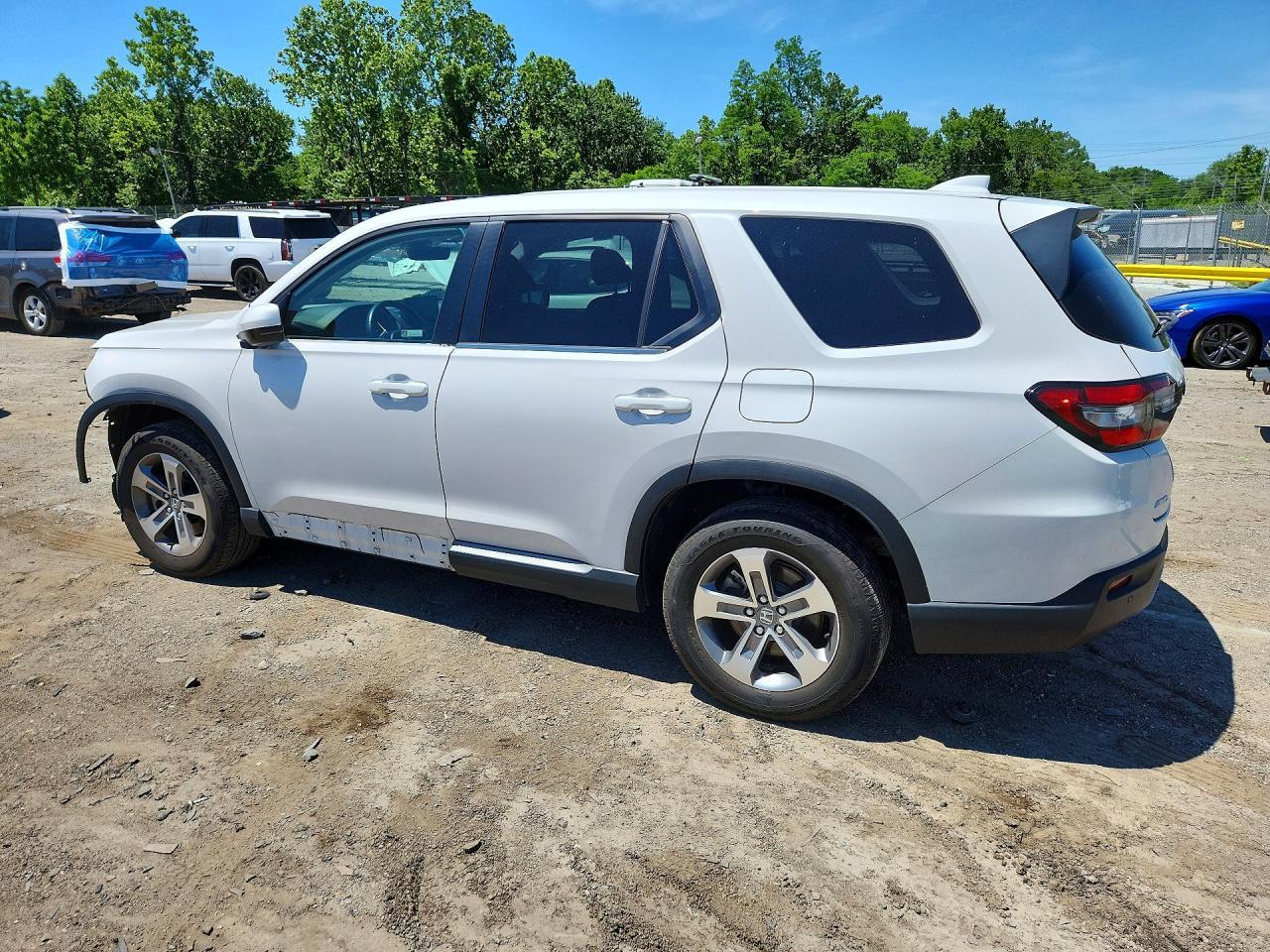 2025 Honda Pilot Exl - Image 2