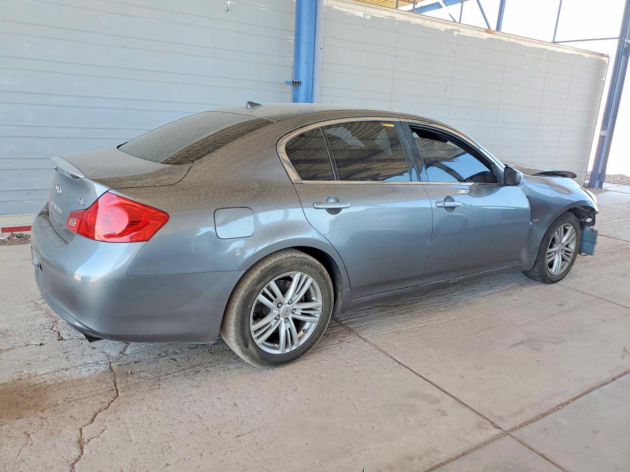 2015 Infiniti Q40 Base - Image 3