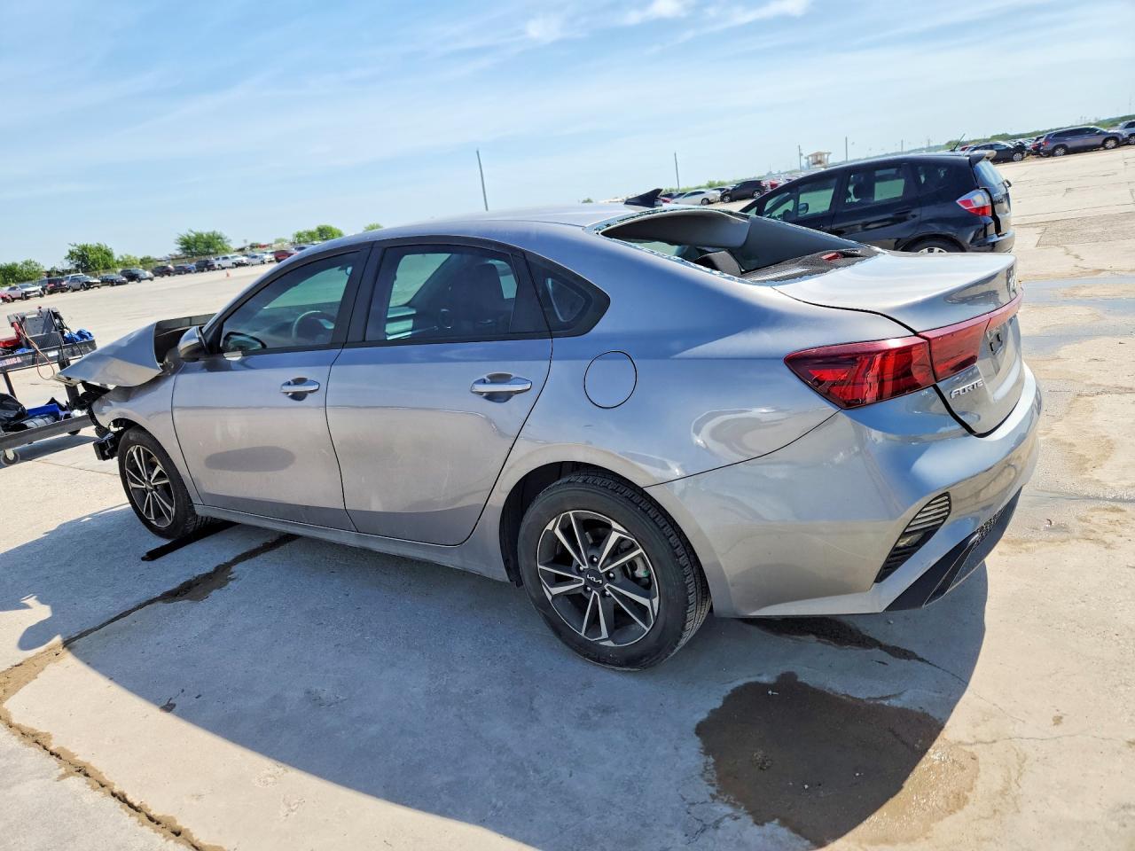 2023 Kia Forte Lxs - Фото 2