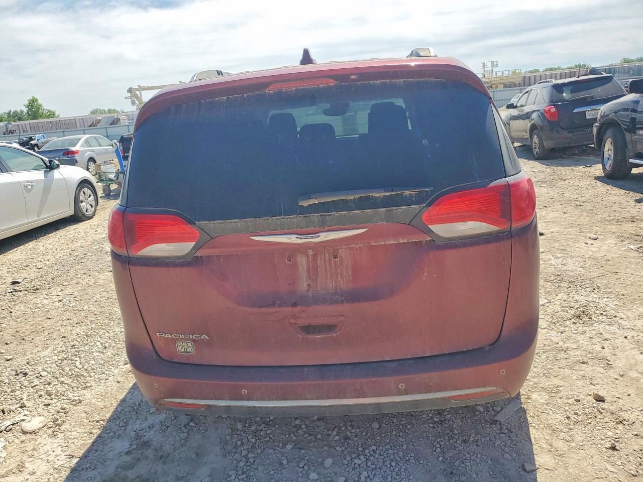 2018 Chrysler Pacifica Touring L Plus - Фото 6