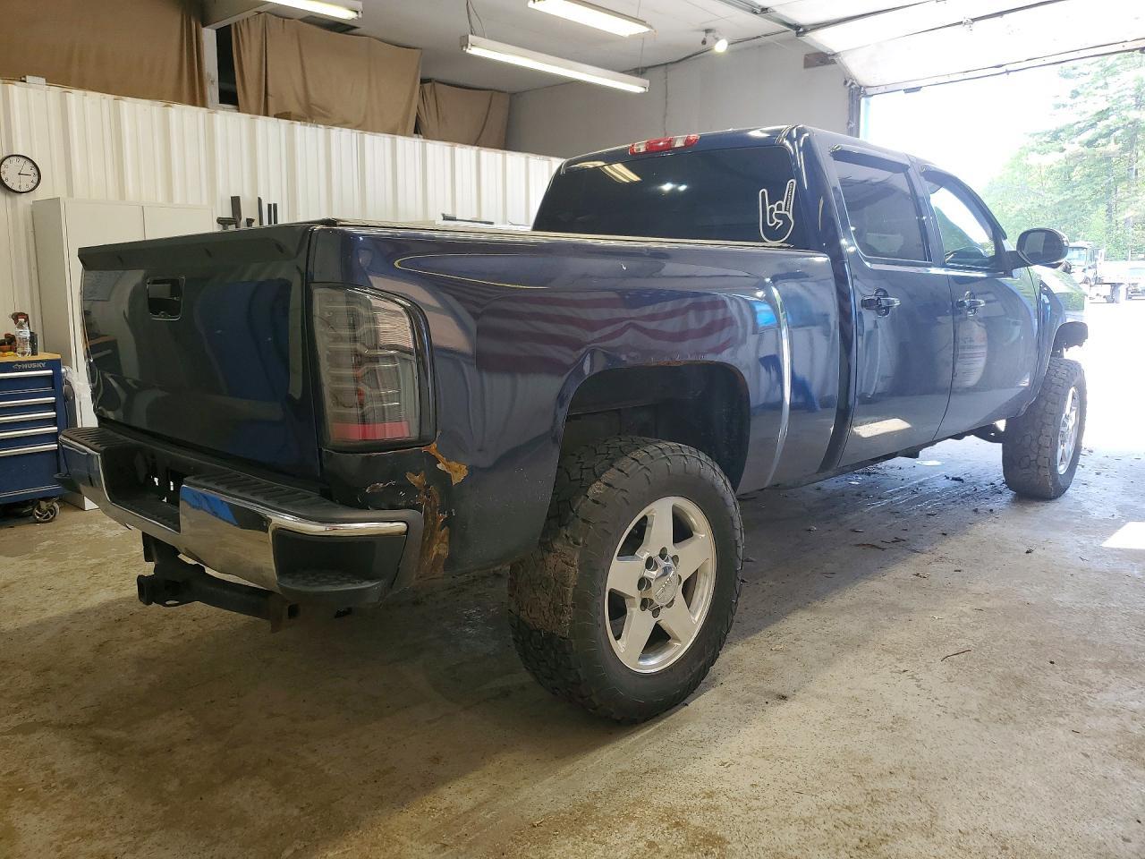 2009 Chevrolet Silverado 2500 Diesel - Image 3