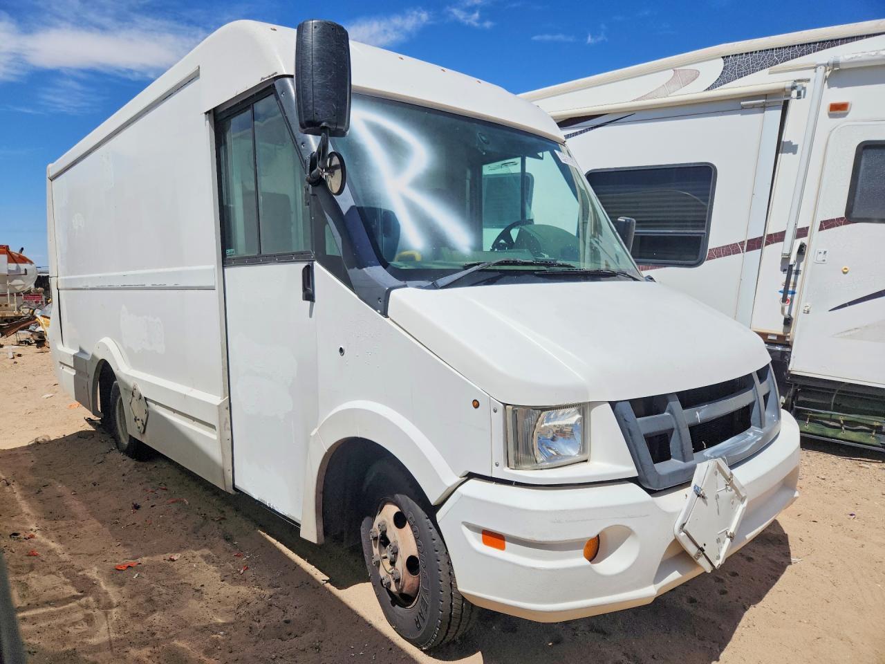2015 Isuzu Npr Step Van - Image 4