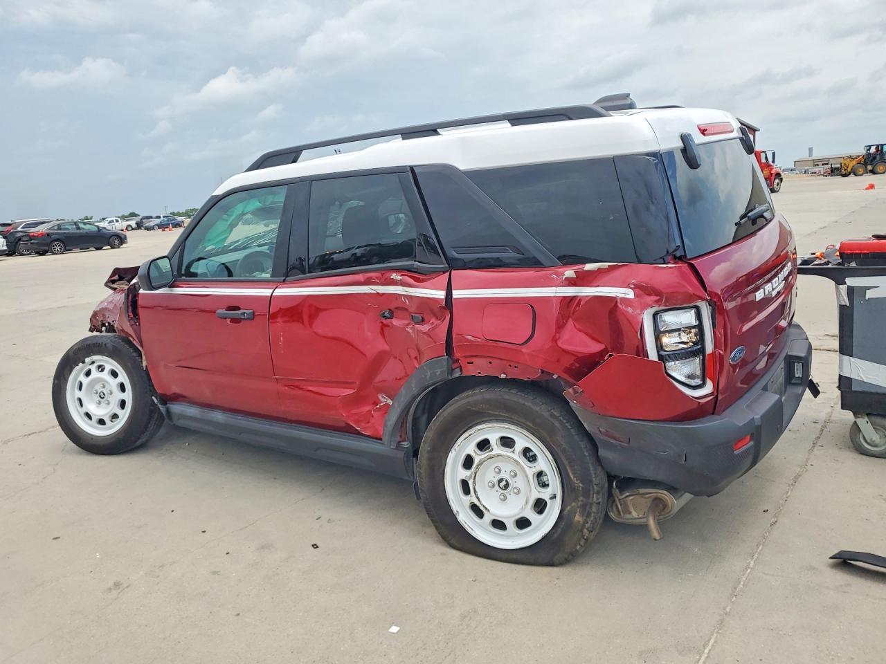 2025 Ford Bronco Sport Heritage - Image 2