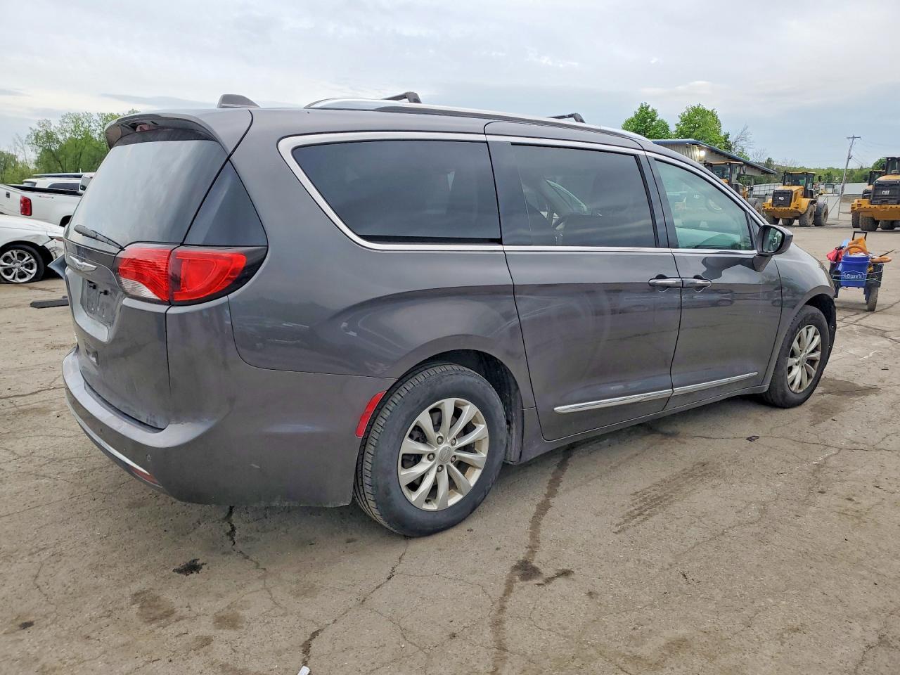 2019 Chrysler Pacifica Touring L - Фото 3