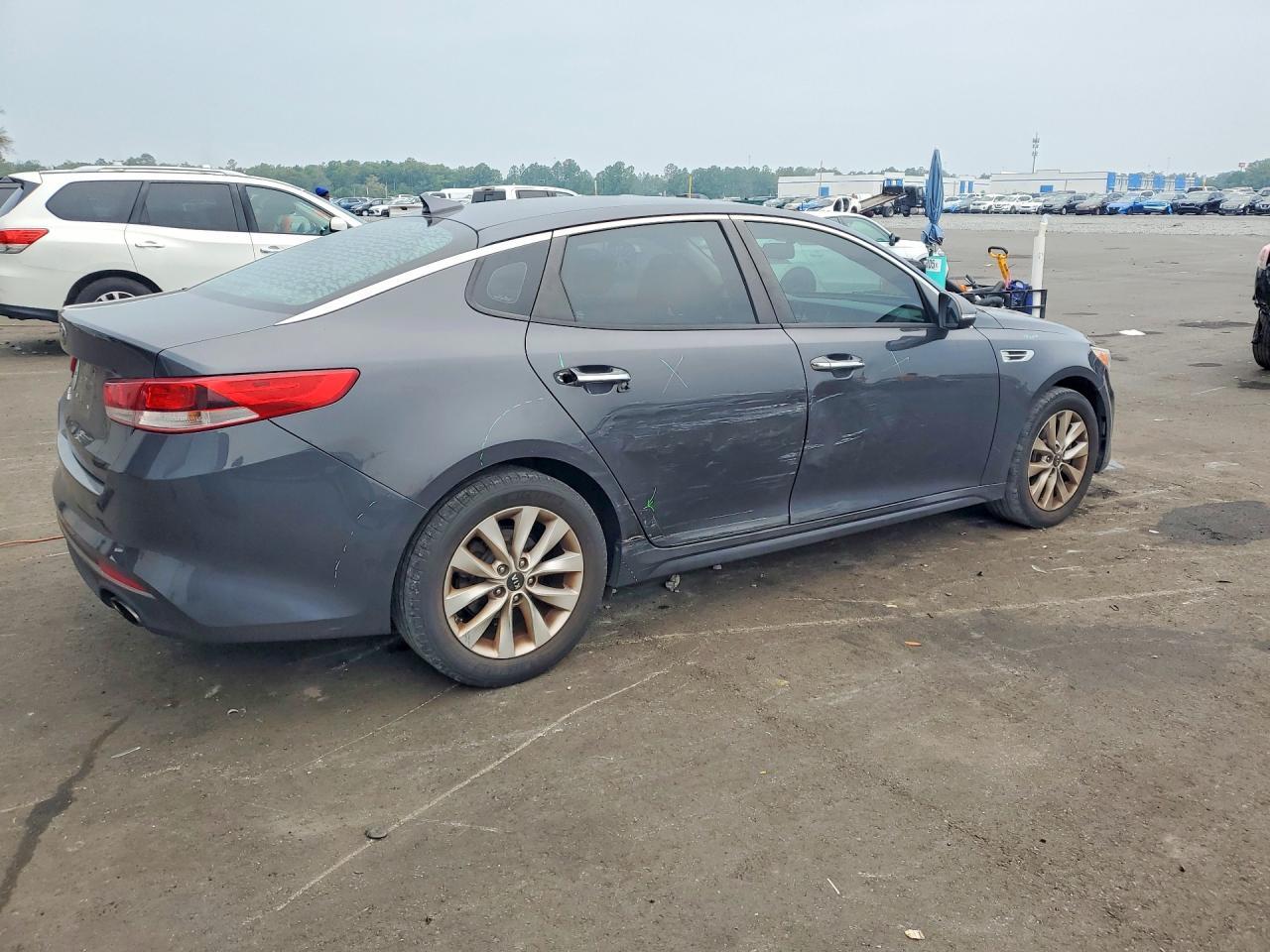 2017 Kia Optima Lx - Фото 3