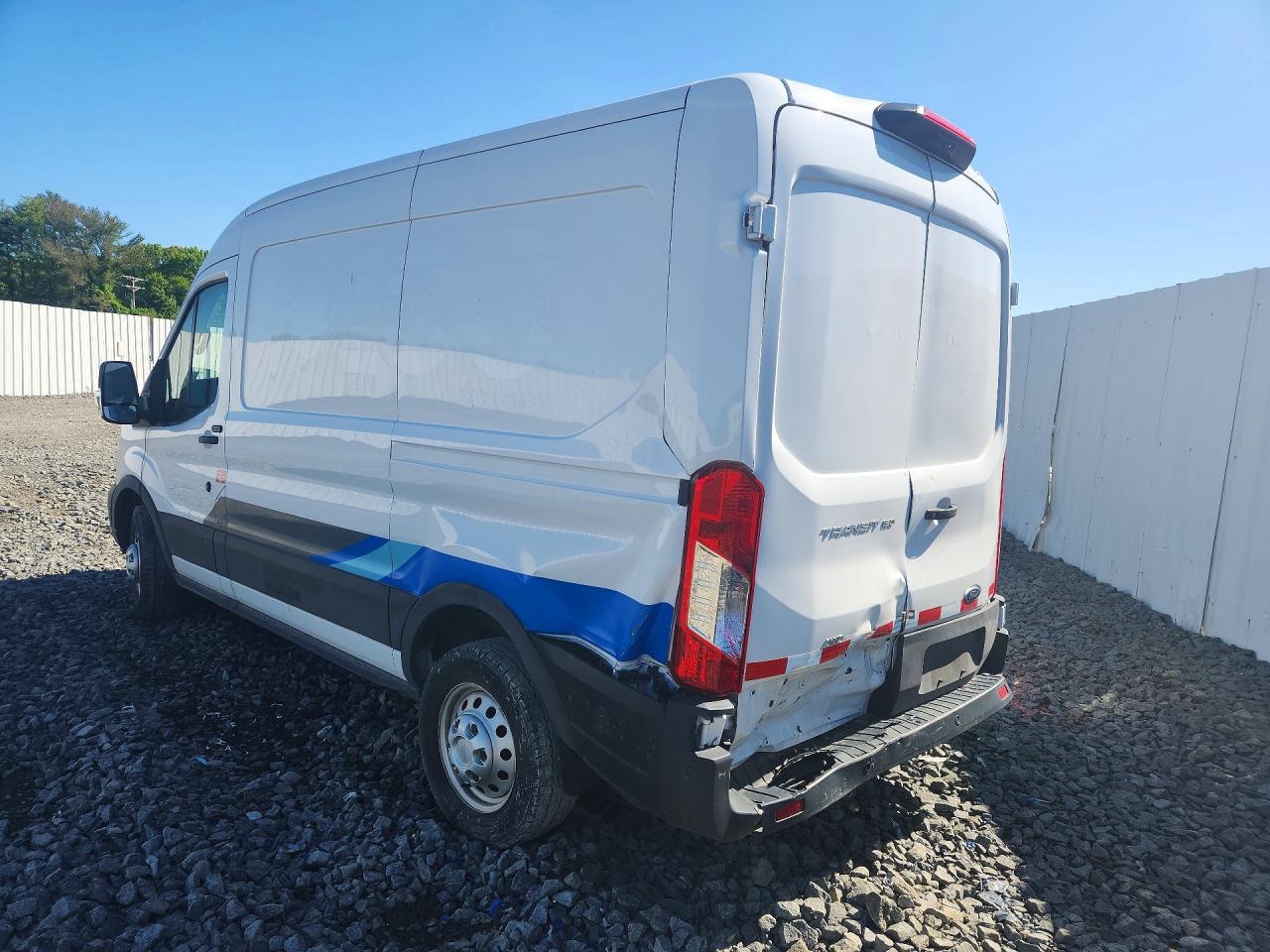 2023 Ford Transit 150 Utility / Service Van - Фото 2