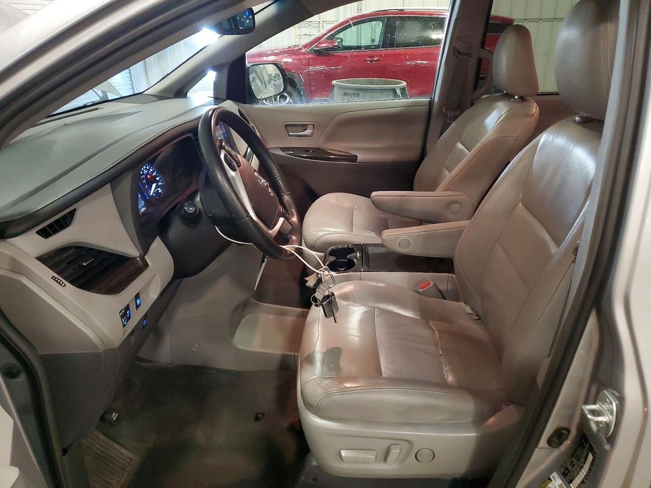 2015 Toyota Sienna Xle 7-Passenger - Image 7