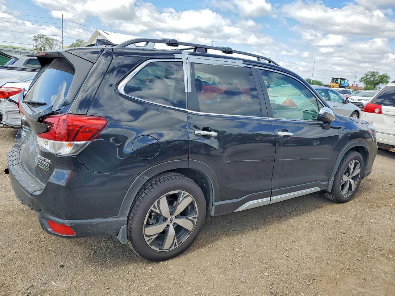 2019 Subaru Forester Touring - Image 3