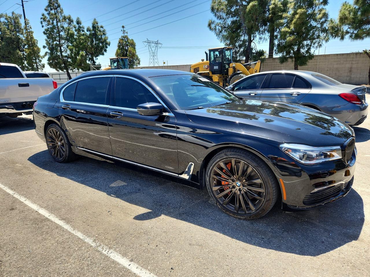 2016 BMW 750 I - Фото 4
