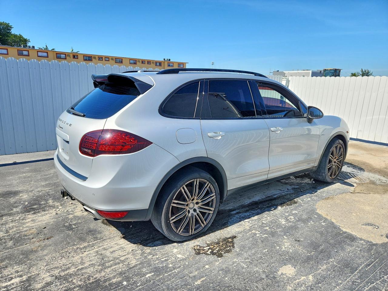 2013 Porsche Cayenne - Image 3