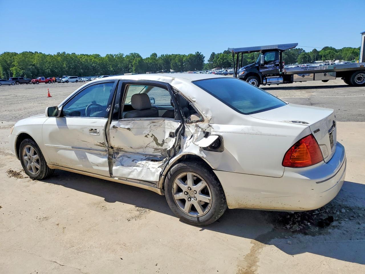 2000 Toyota Avalon Xls - Image 2