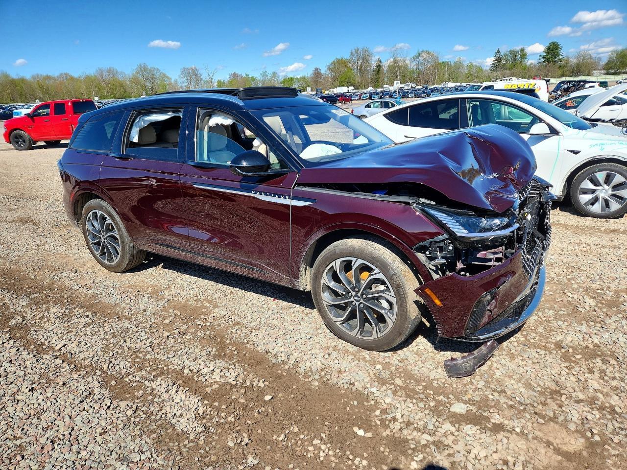 2025 Lincoln Nautilus - Image 4