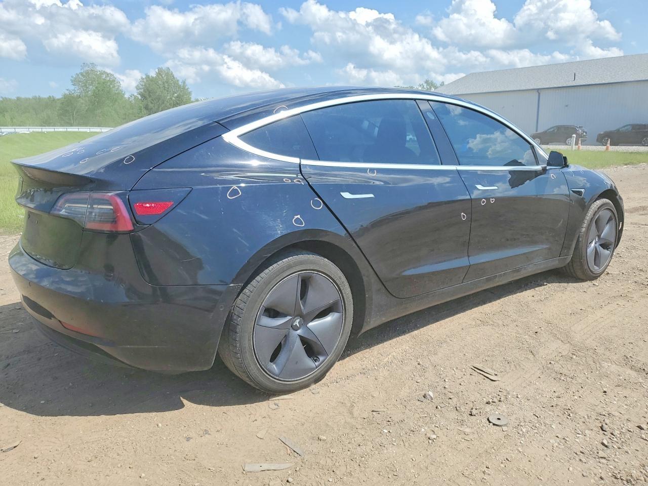 2020 Tesla Model 3 - Фото 3